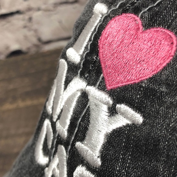 "I 💗 My Cat" Embroidered & Distressed Trucker Cap - Picture 3 of 7